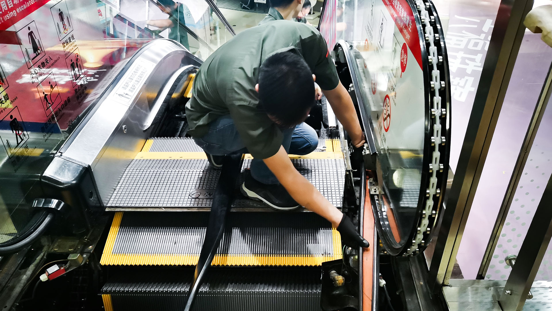 自動(dòng)扶梯扶手帶更換-(1).jpg