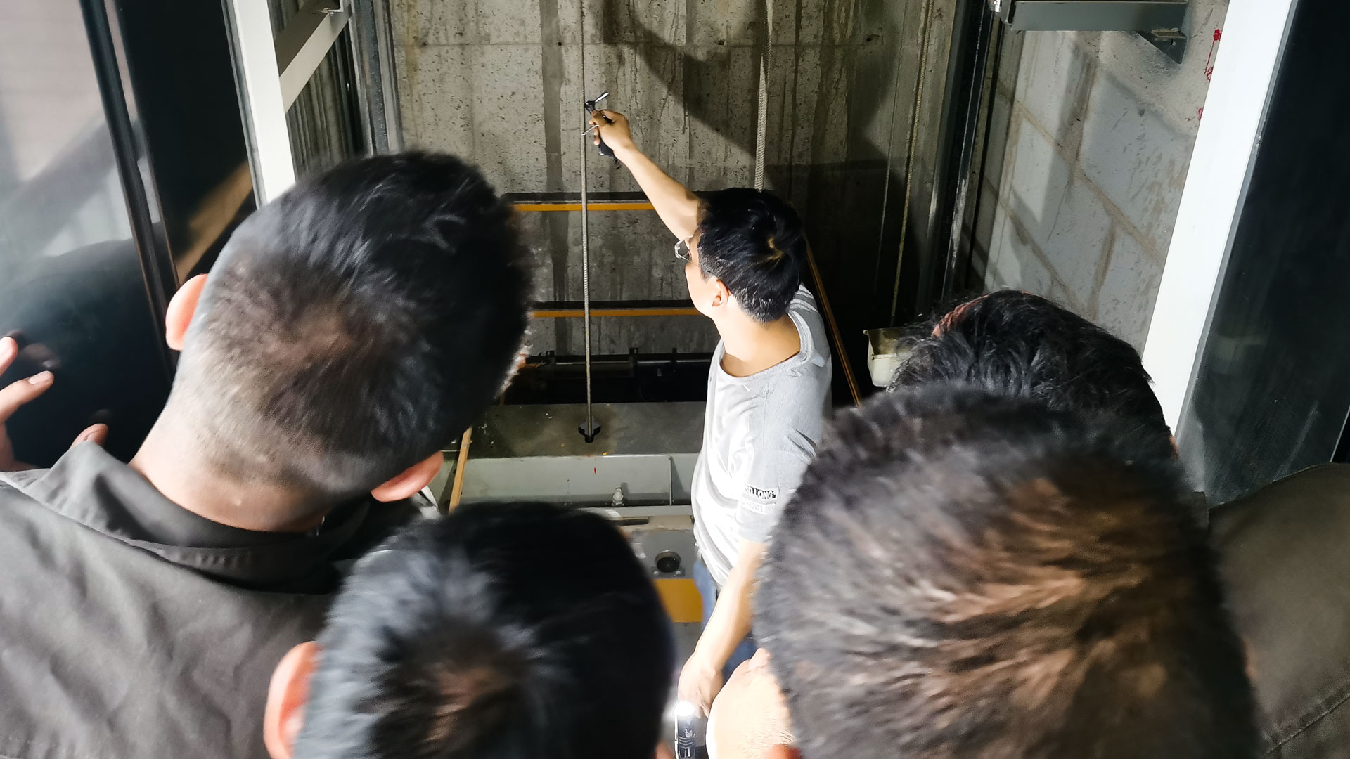 2水電維修中心：開展焊接技術及電梯緊急救援培訓，提高工程部實踐操作能力.jpg